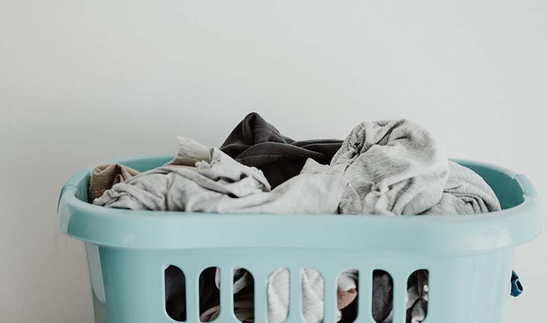 شستن لباس های همرنگ از مهم ترین نکات شست و شوی لباس های جدید | اکتیو کلینرز