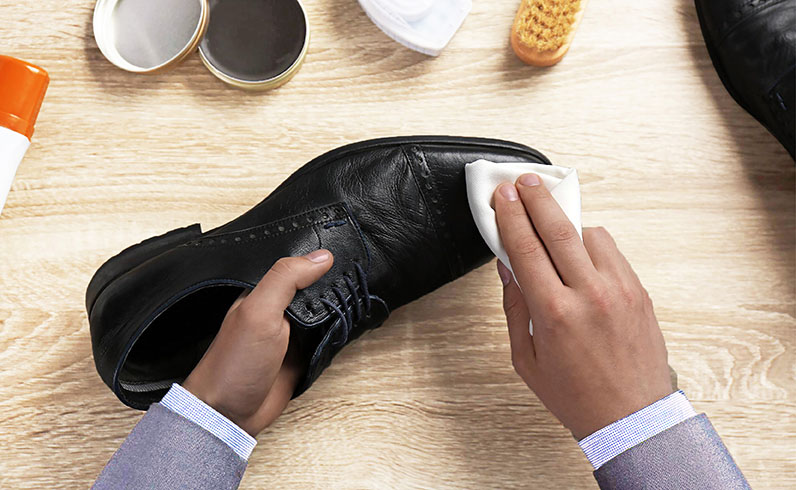 نحوه‌ی شستشو و تمیز کردن کفش چرمی | اکتیو کلینرز