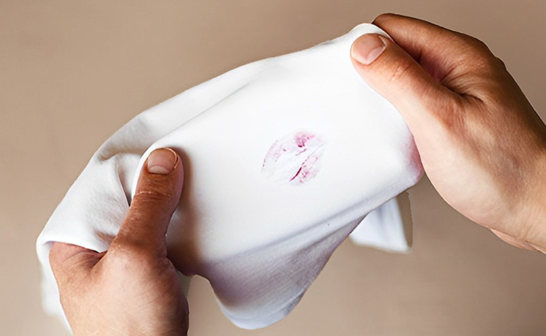 پاک کردن لکه خون از روی ملحفه |‌ اکتیو کلینرز