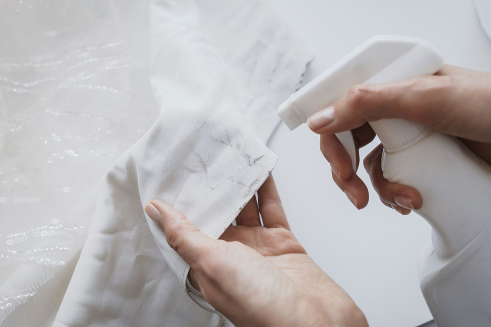جلوگیری از چروک شدن لباس عروس |‌ خشکشویی آنلاین اکتیو کلینرز