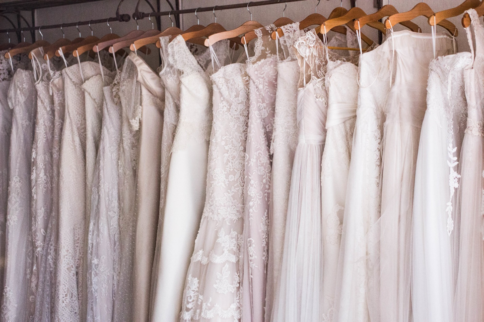 چگونه باید لباس عروس را بشوییم؟ | خشکشویی آنلاین اکتیو کلینرز
