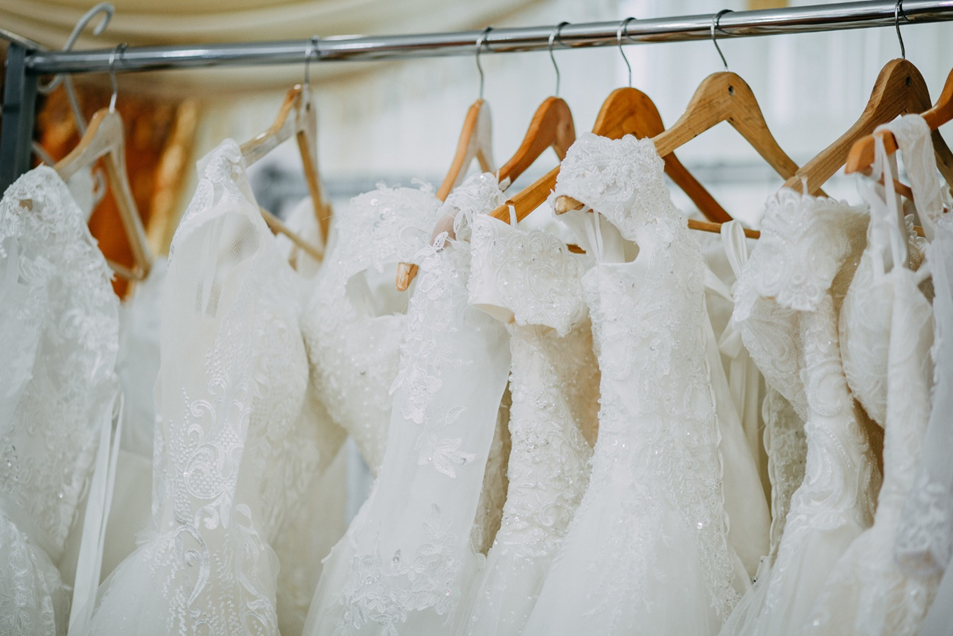 خشکشویی لباس عروس | اکتیو کلینرز