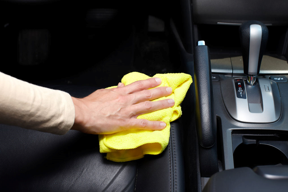 پاک کردن لکه صندلی ماشین | خشکشویی اکتیو کلینرز