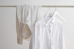 آموزش کامل مراقبت از لباس سفید | اکتیو کلینرز