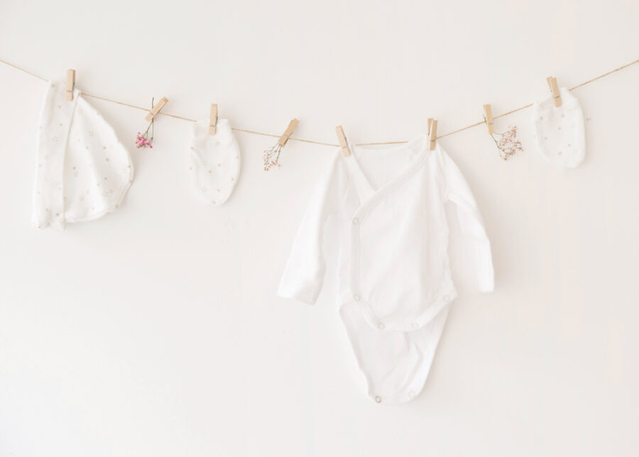 شستشوی لباس نوزاد و هر انچه باید درباره آن بدانید | خشکشویی آنلاین اکتیو کلینرز