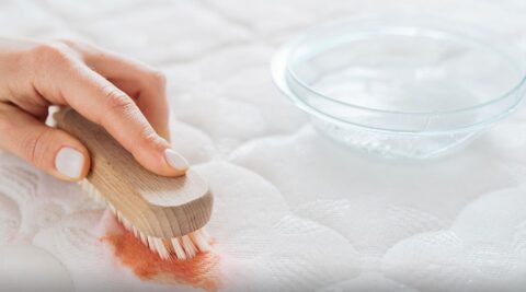 پاک کردن لکه خون از لباس و پارچه و هر آنچه لازم است درباره آن بدانید!